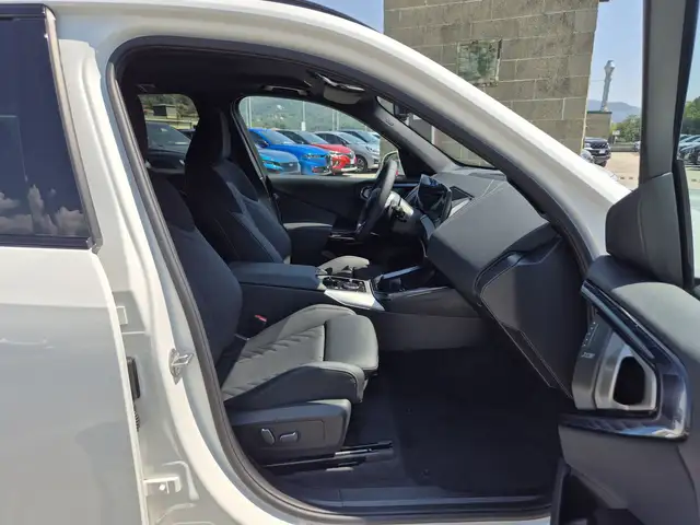 BMW X3 view 8