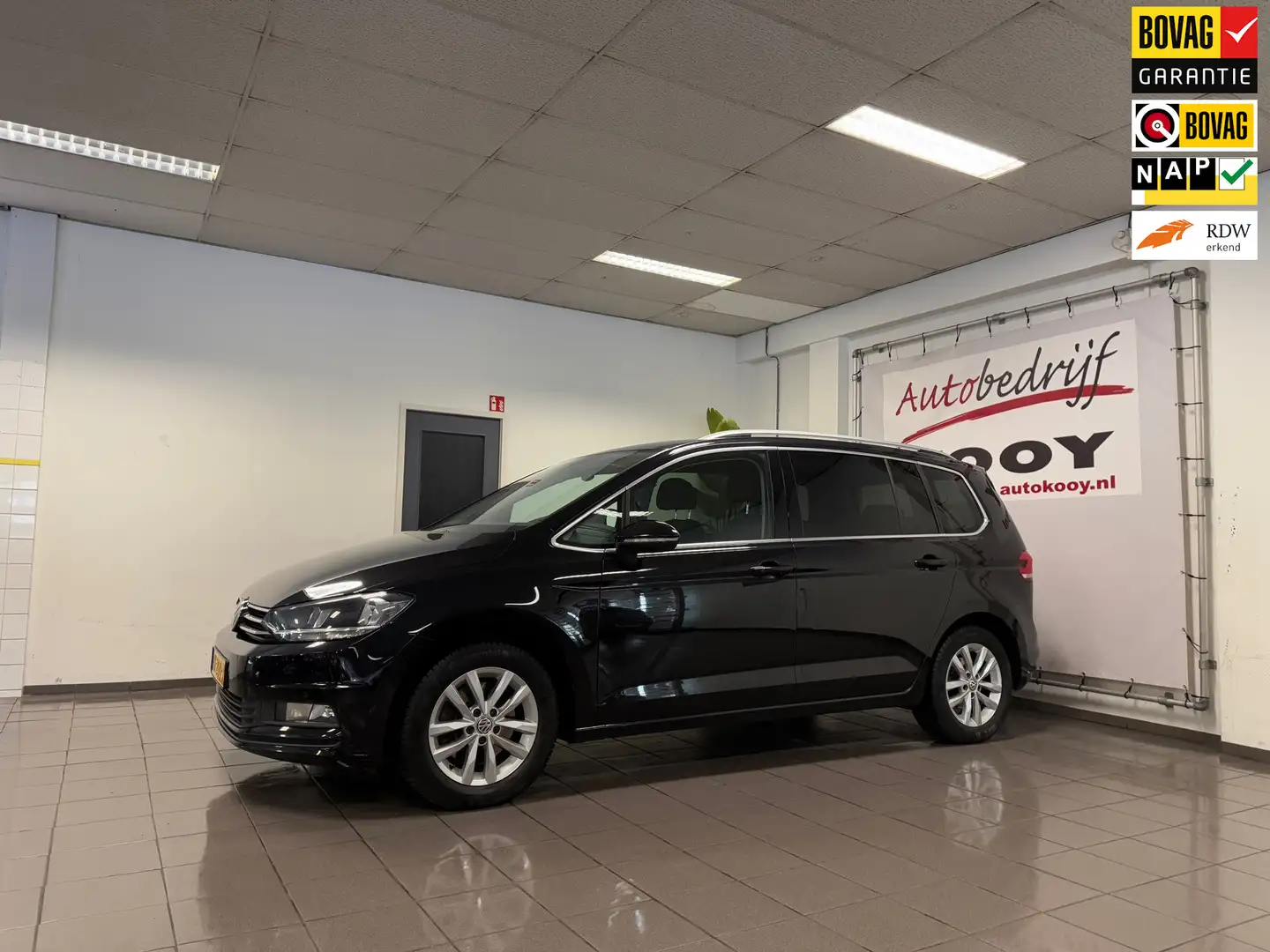 Volkswagen Touran 1.2 TSI Highline * 7 Persoons / Trekhaak / Navigat Zwart - 1