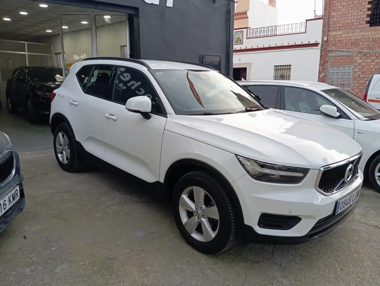 Volvo XC40 D3 Momentum Core Aut. Blanco - 2