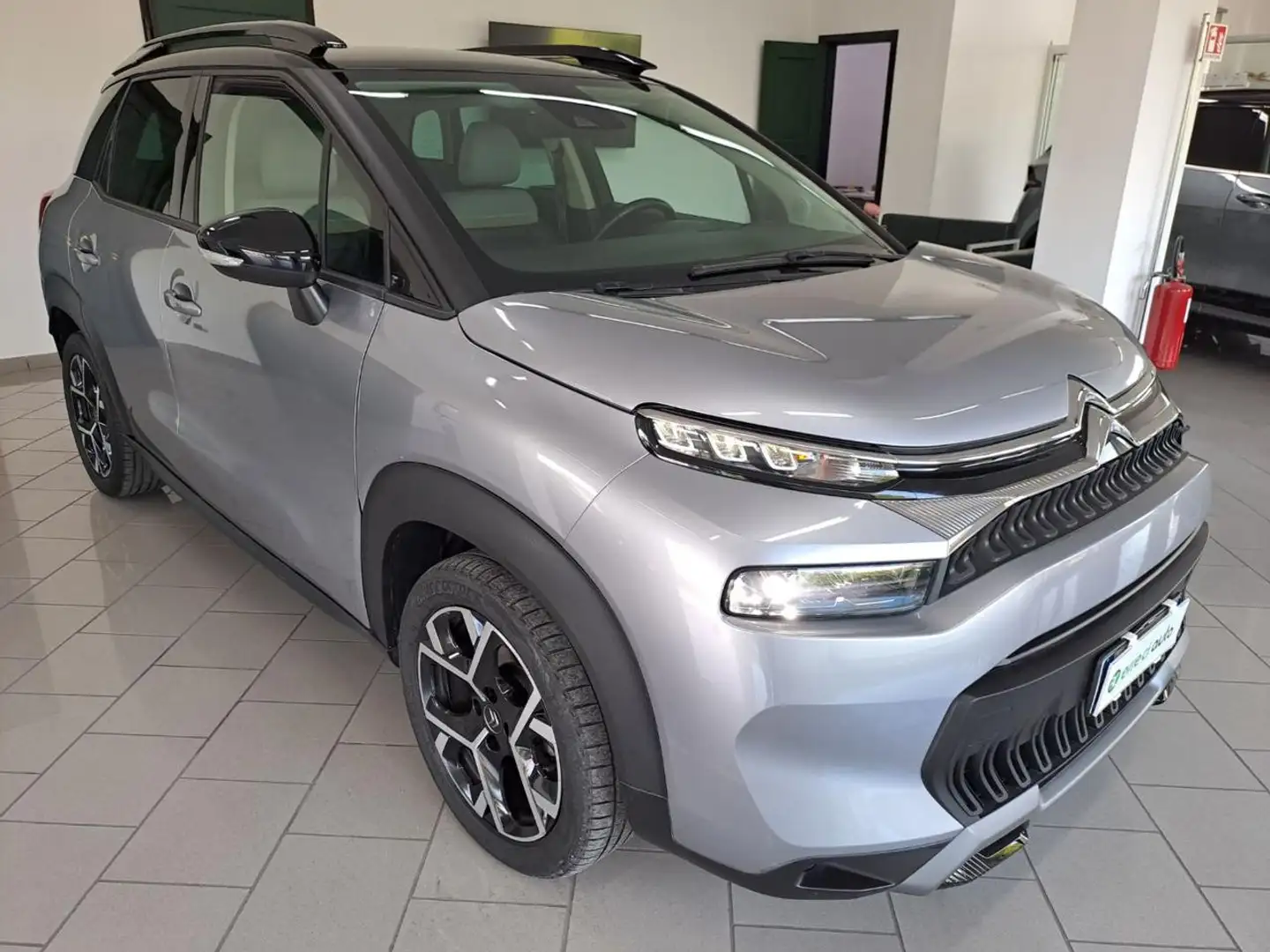 Citroen C3 Aircross BlueHDi 110 S&S Shine Pack Grijs - 1