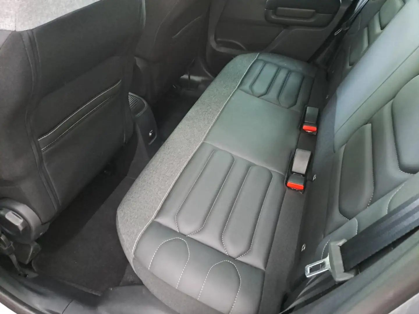 Citroen C3 Aircross BlueHDi 110 S&S Shine Pack Grijs - 2