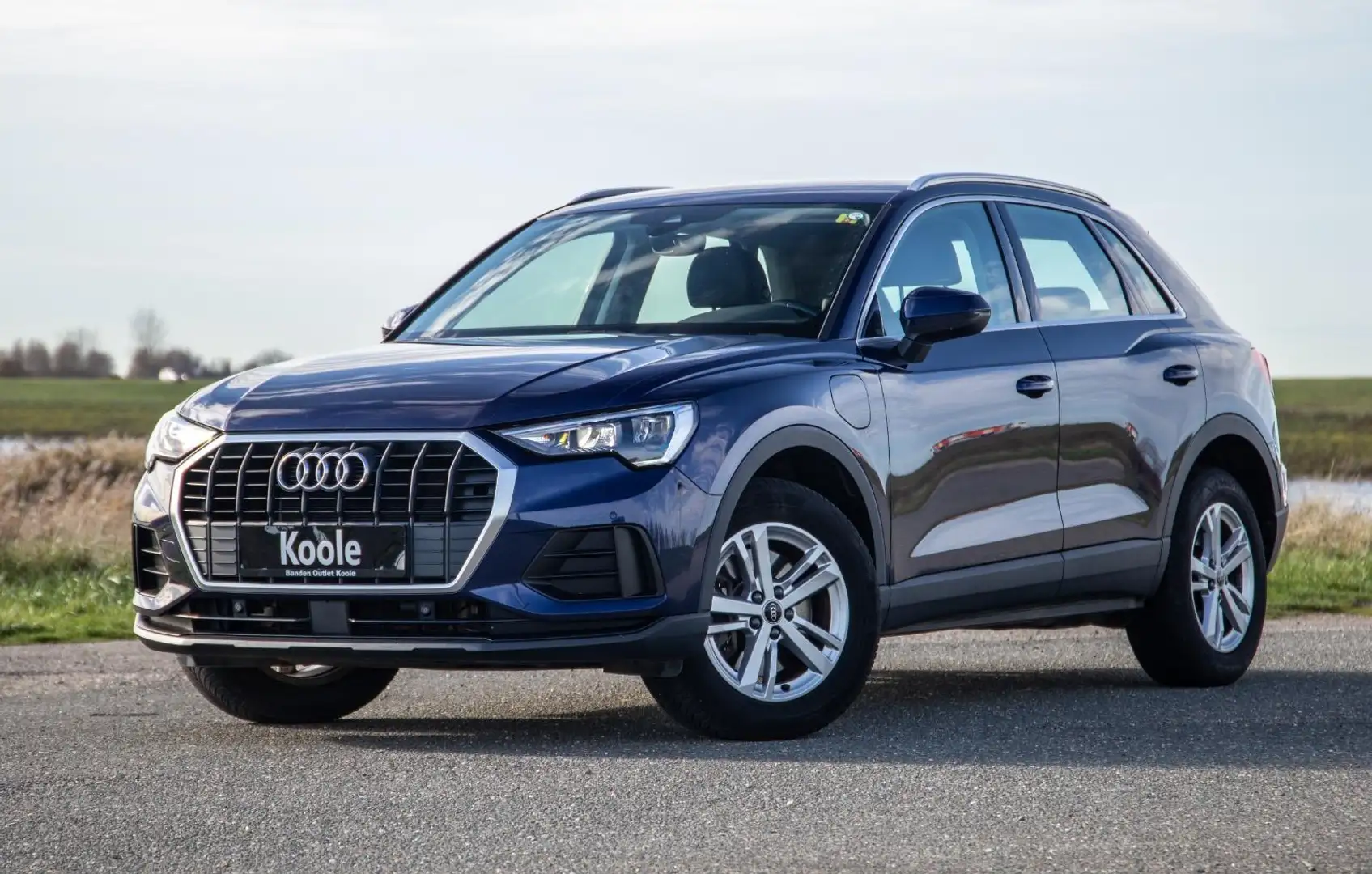 Audi Q3 45 TFSI e edition AUTOMAAT / PLUG IN HYBRID / STOE Bleu - 1