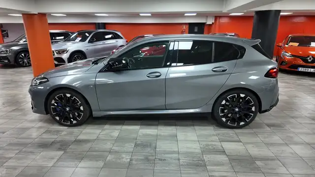 BMW 1 Series view 3