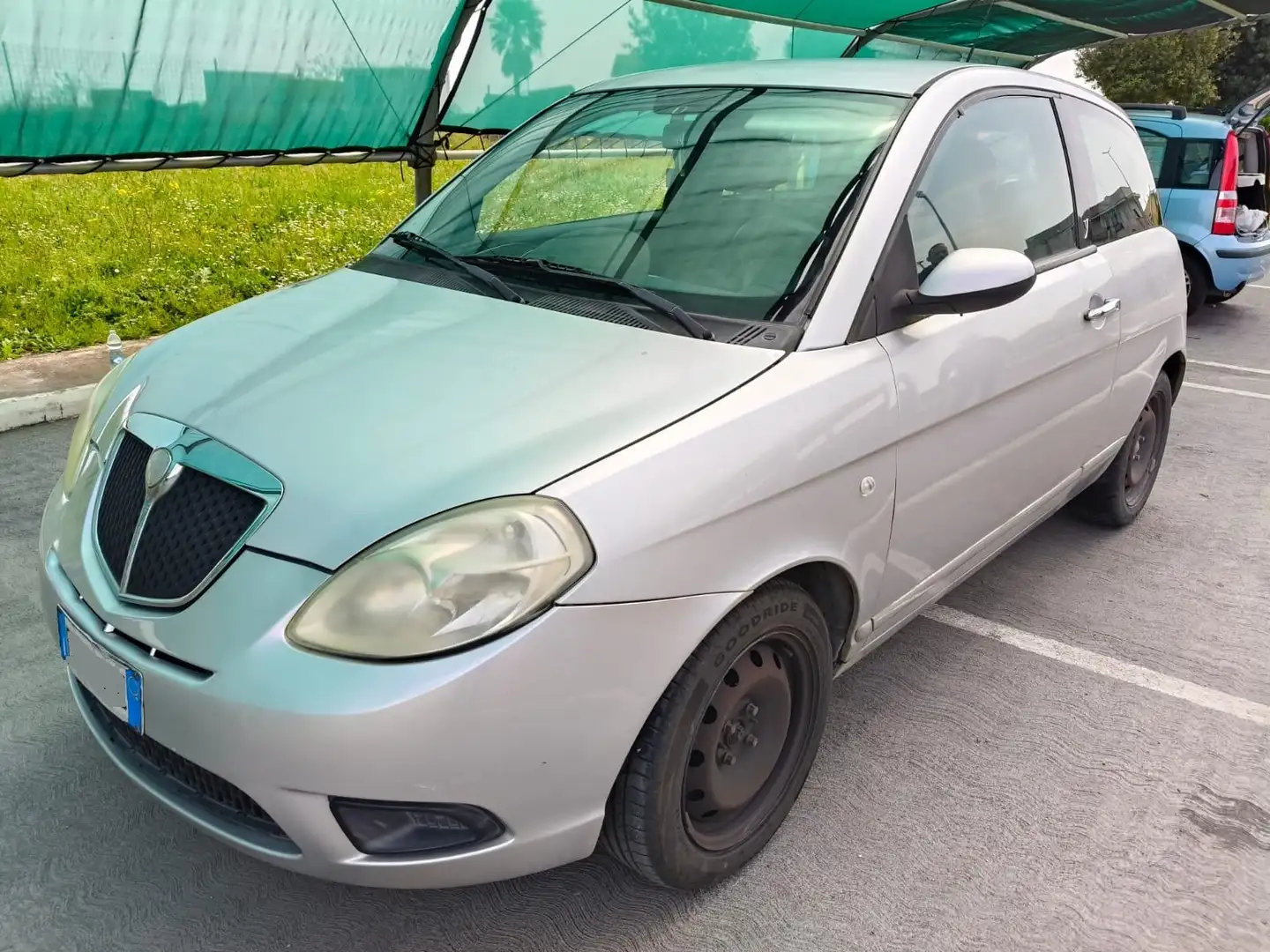 Lancia Ypsilon Lancia Y- Lancia Ypsilon II 2007 1.3 mjt 16V Plateado - 2