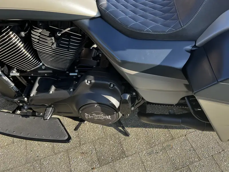 Harley-Davidson Street Glide - foto 8