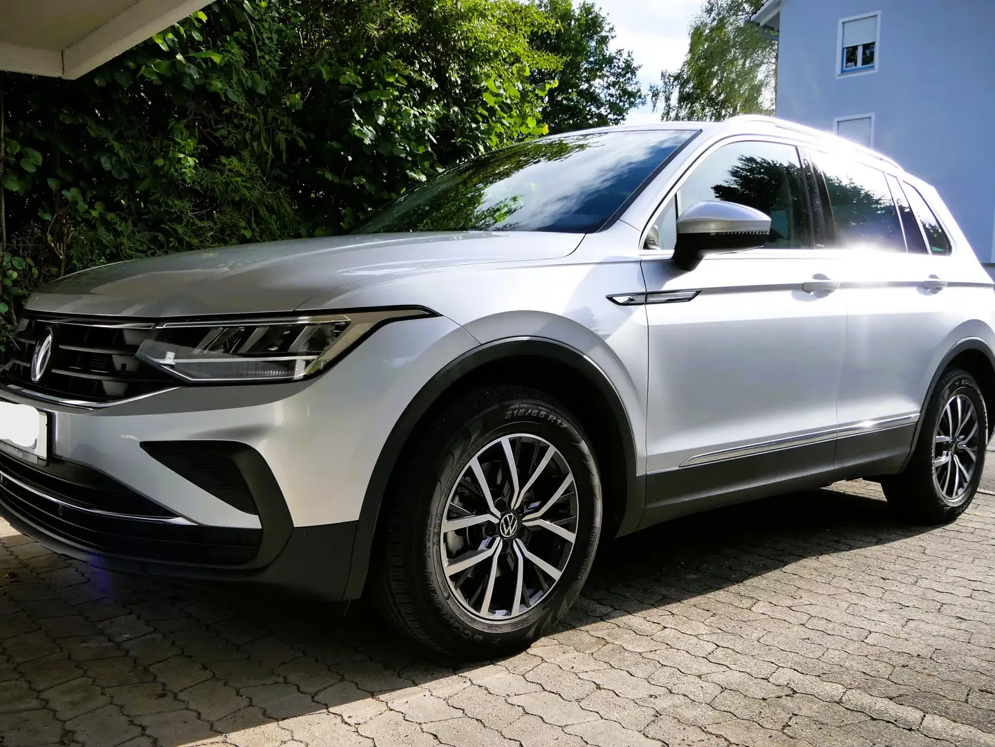 Volkswagen Tiguan Tiguan Life 1,5l TSI - Top*** Zustand Silber - 1