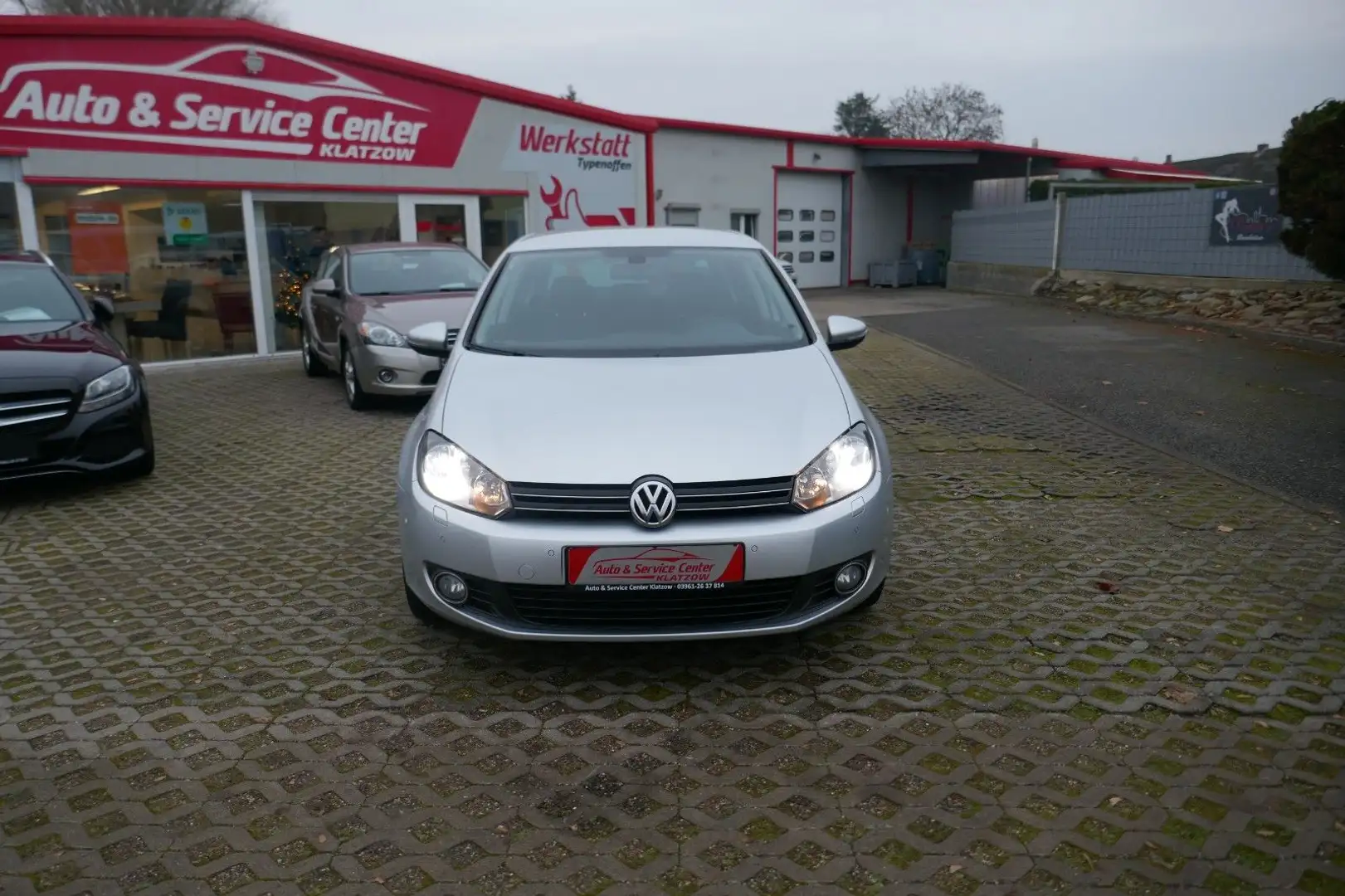 Volkswagen Golf 1.2 TSI 63 kW Team PDC SHZ KLIMA Grau - 2
