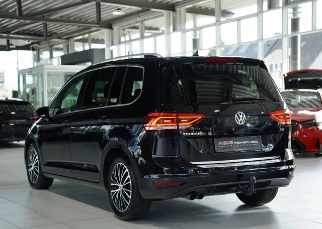 Volkswagen Touran view 9