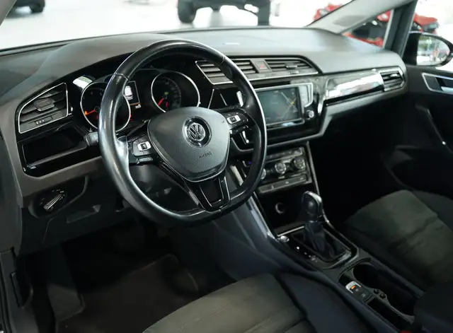 Volkswagen Touran view 26
