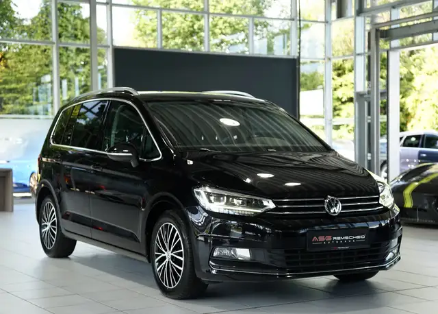 Volkswagen Touran view 4