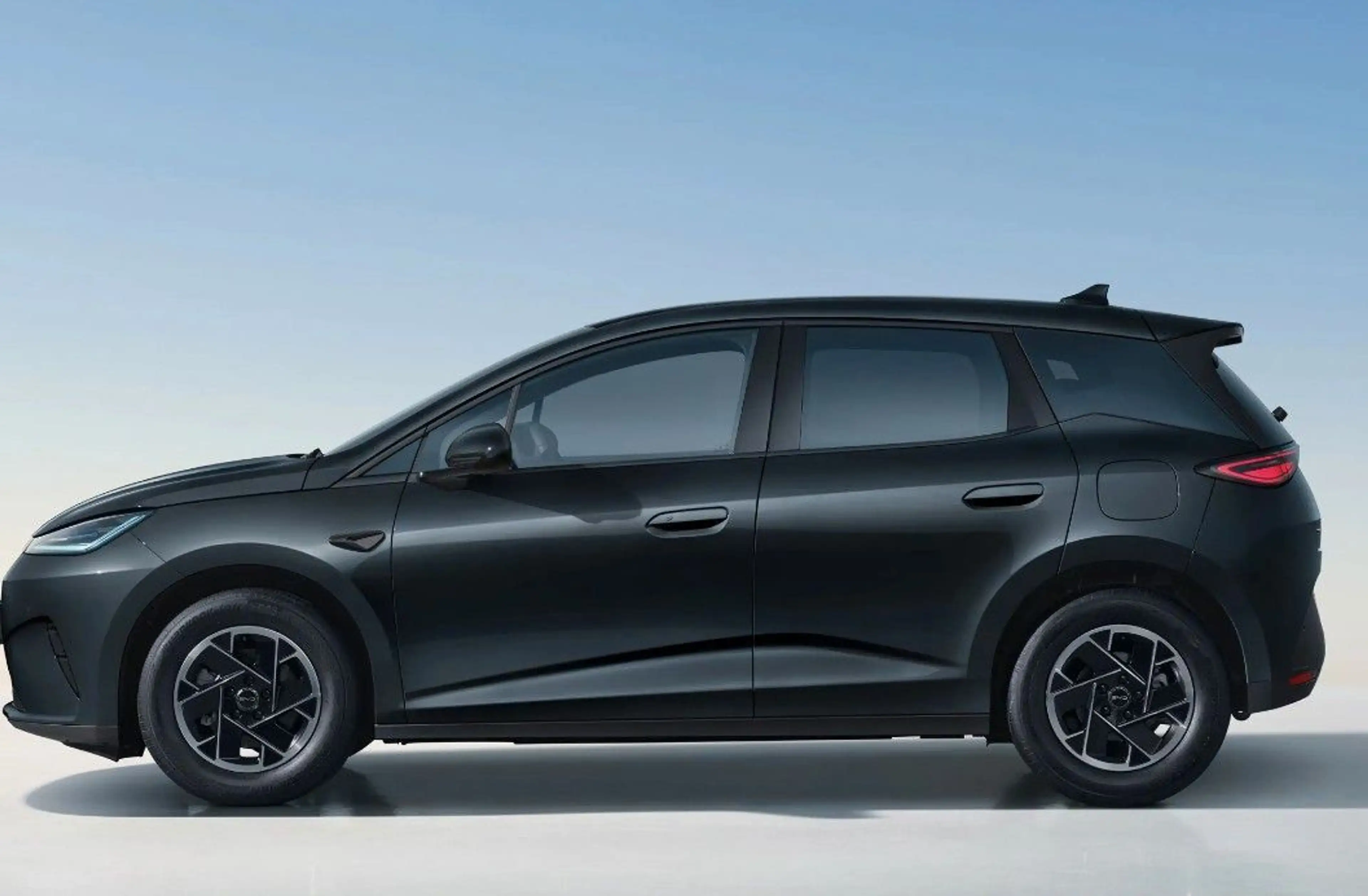 BYD Dolphin G ACTIVE DM-i*ALLE FARBEN*AKTIONSPREIS* — photo 3