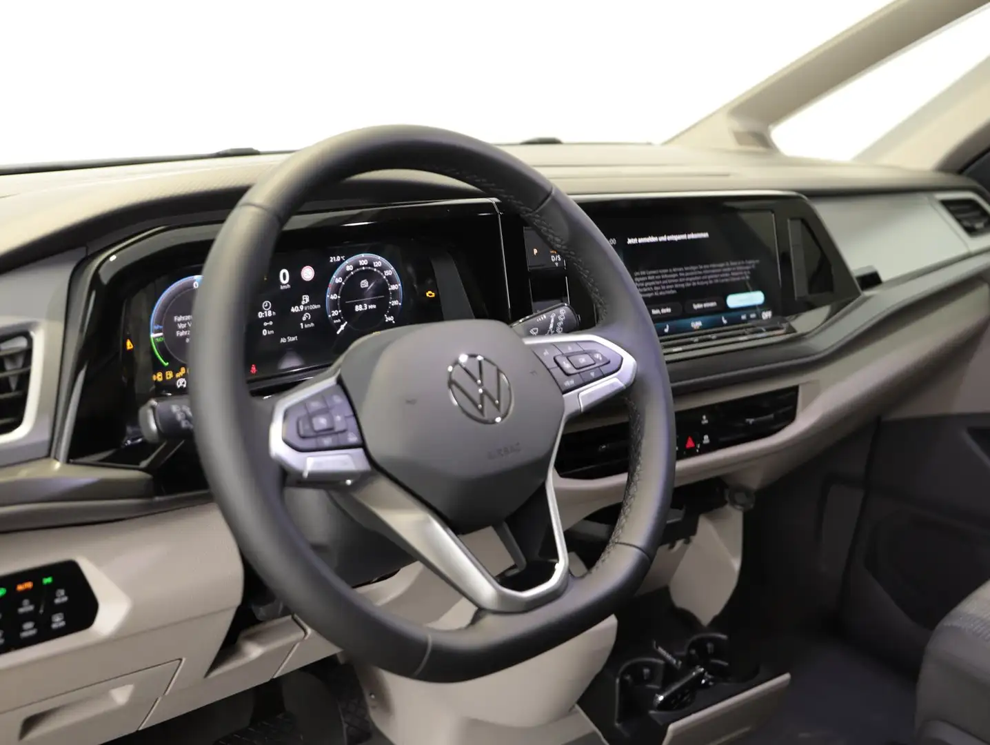 Volkswagen T7 Multivan VW T7 Multivan Business eHybrid 180 kW 4MOTION Grau - 2