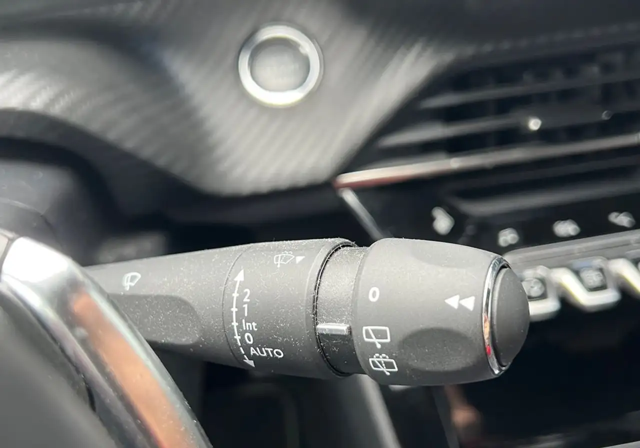 Peugeot 208 208 — photo 30