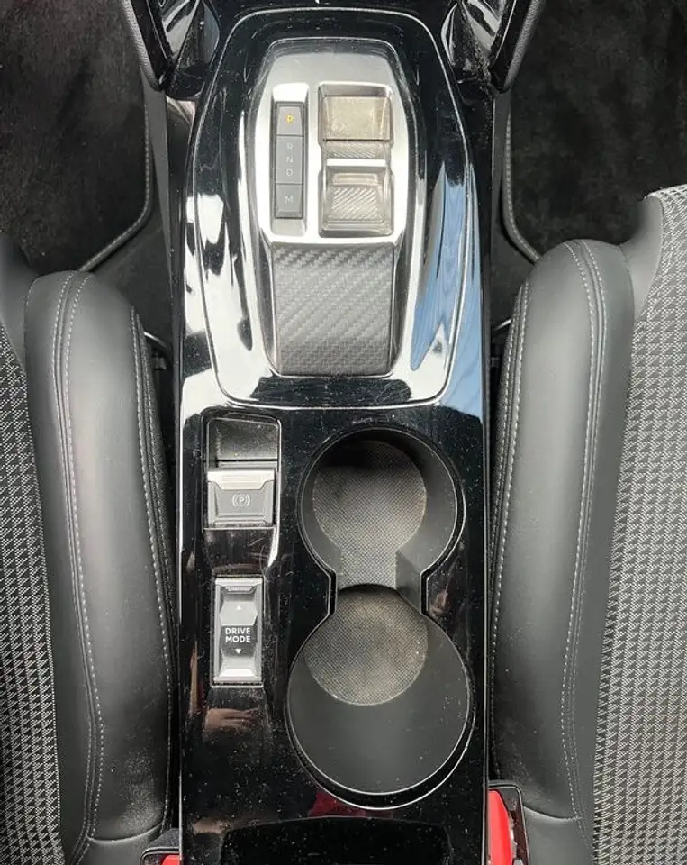 Peugeot 208 208 — photo 18
