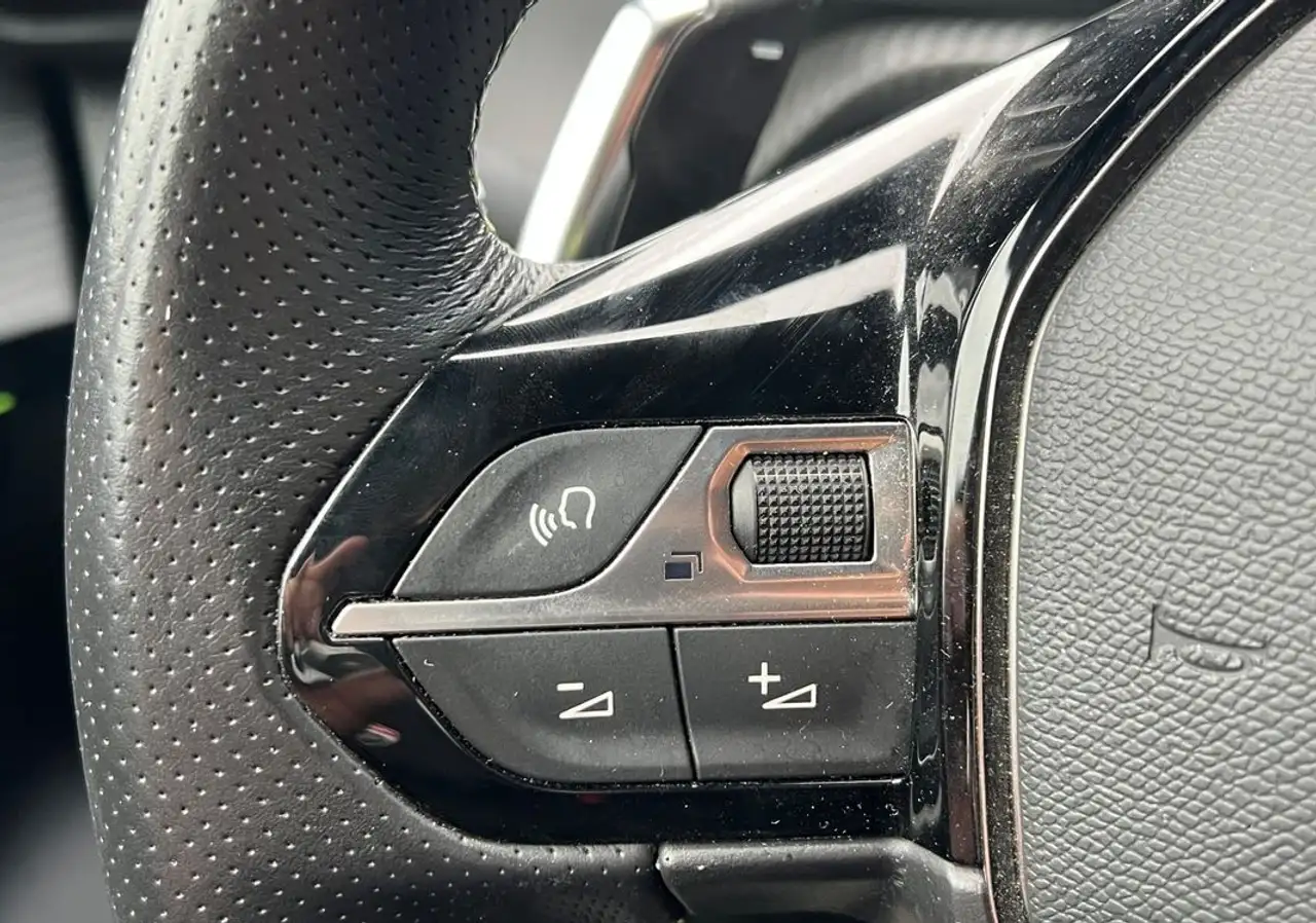 Peugeot 208 208 — photo 26