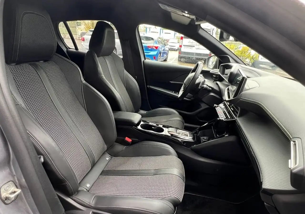 Peugeot 208 208 — photo 20