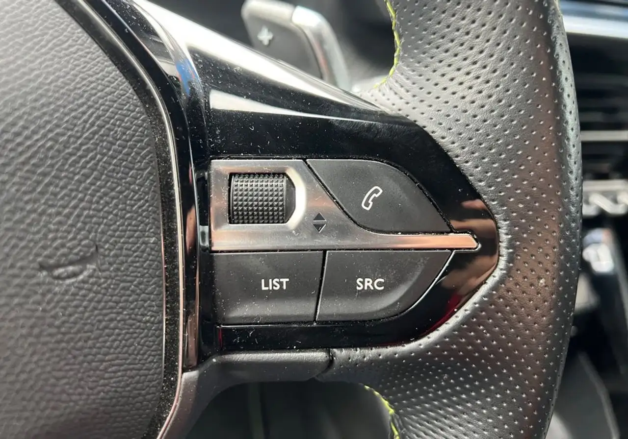 Peugeot 208 208 — photo 27