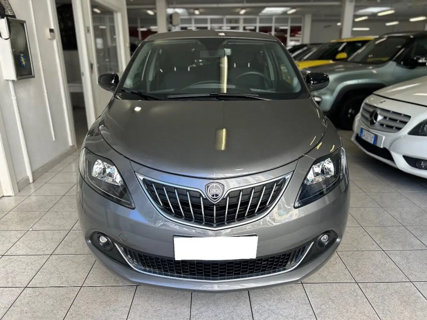 Lancia Ypsilon 1.0 FireFly 5 porte S&S Hybrid Platino Grigio - 2