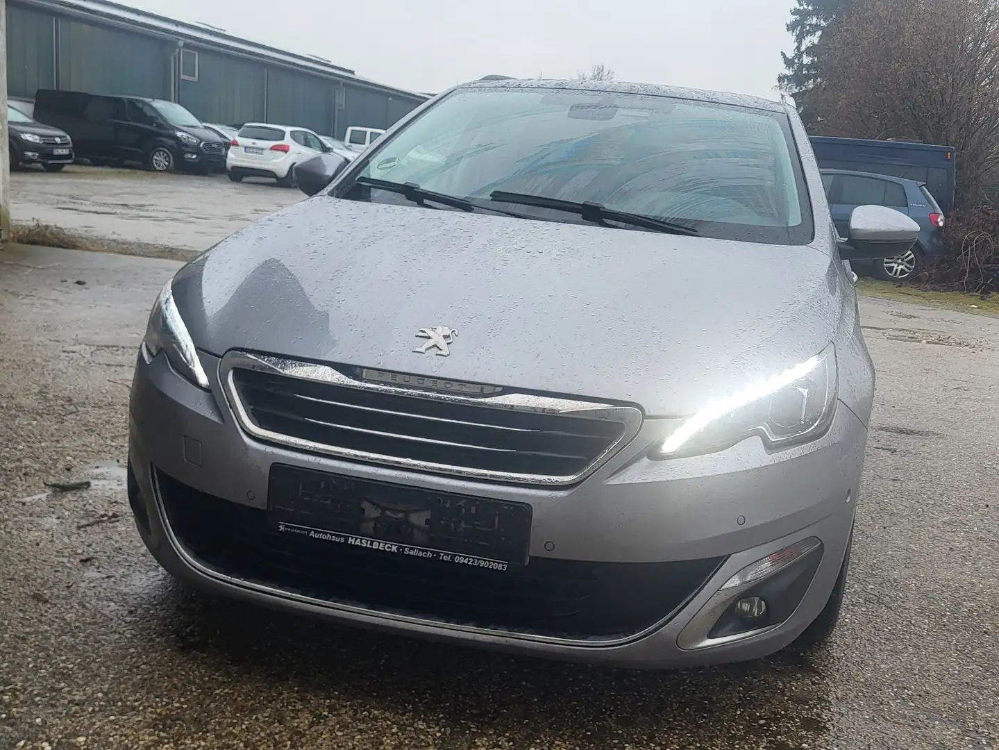 Peugeot 308 Allure Grau - 1