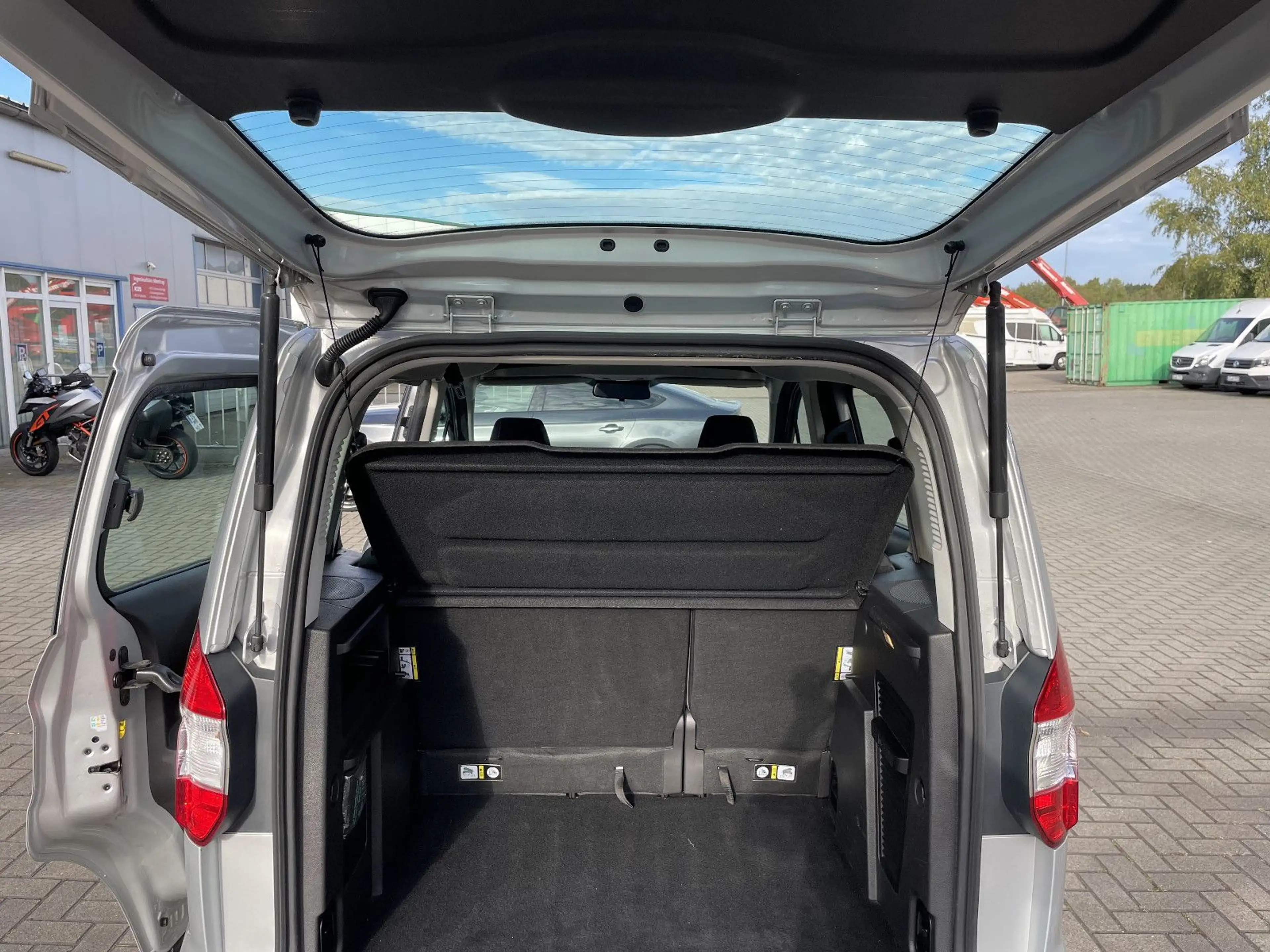 Ford Tourneo Courier Trend — photo 13