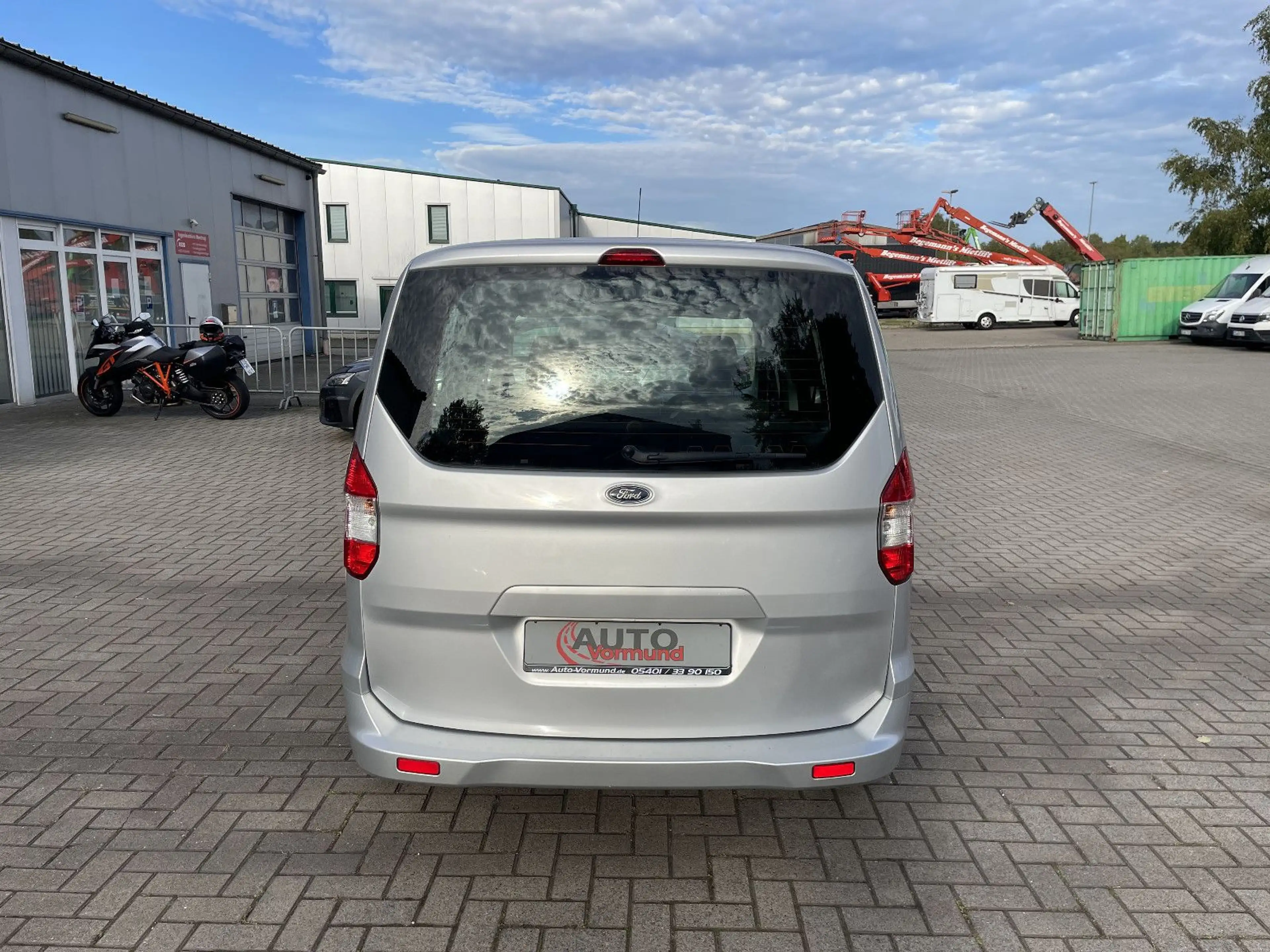 Ford Tourneo Courier Trend — photo 7