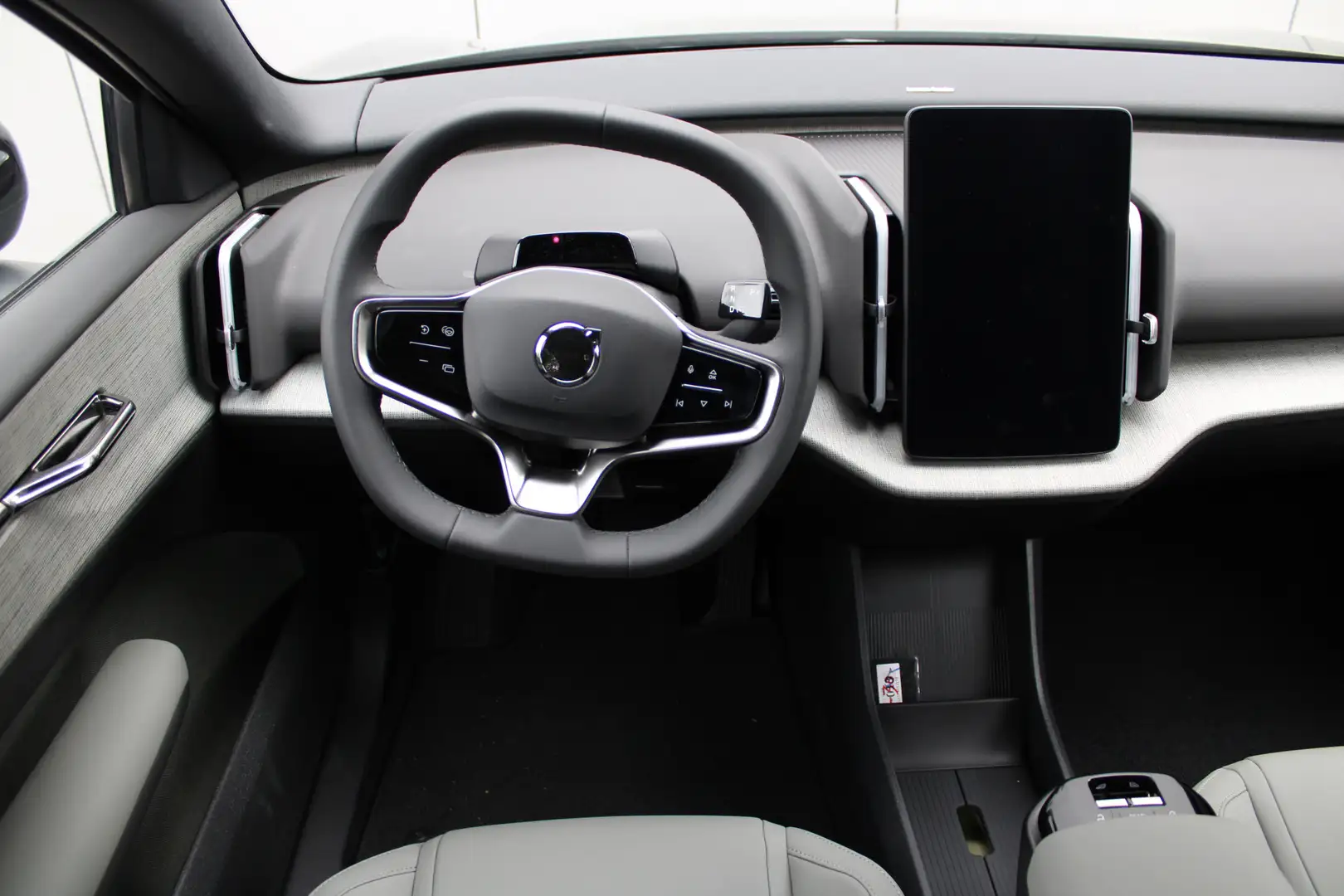 Volvo EX30 Single Motor Extended Range Plus 69 kWh | Pine Int Zwart - 2