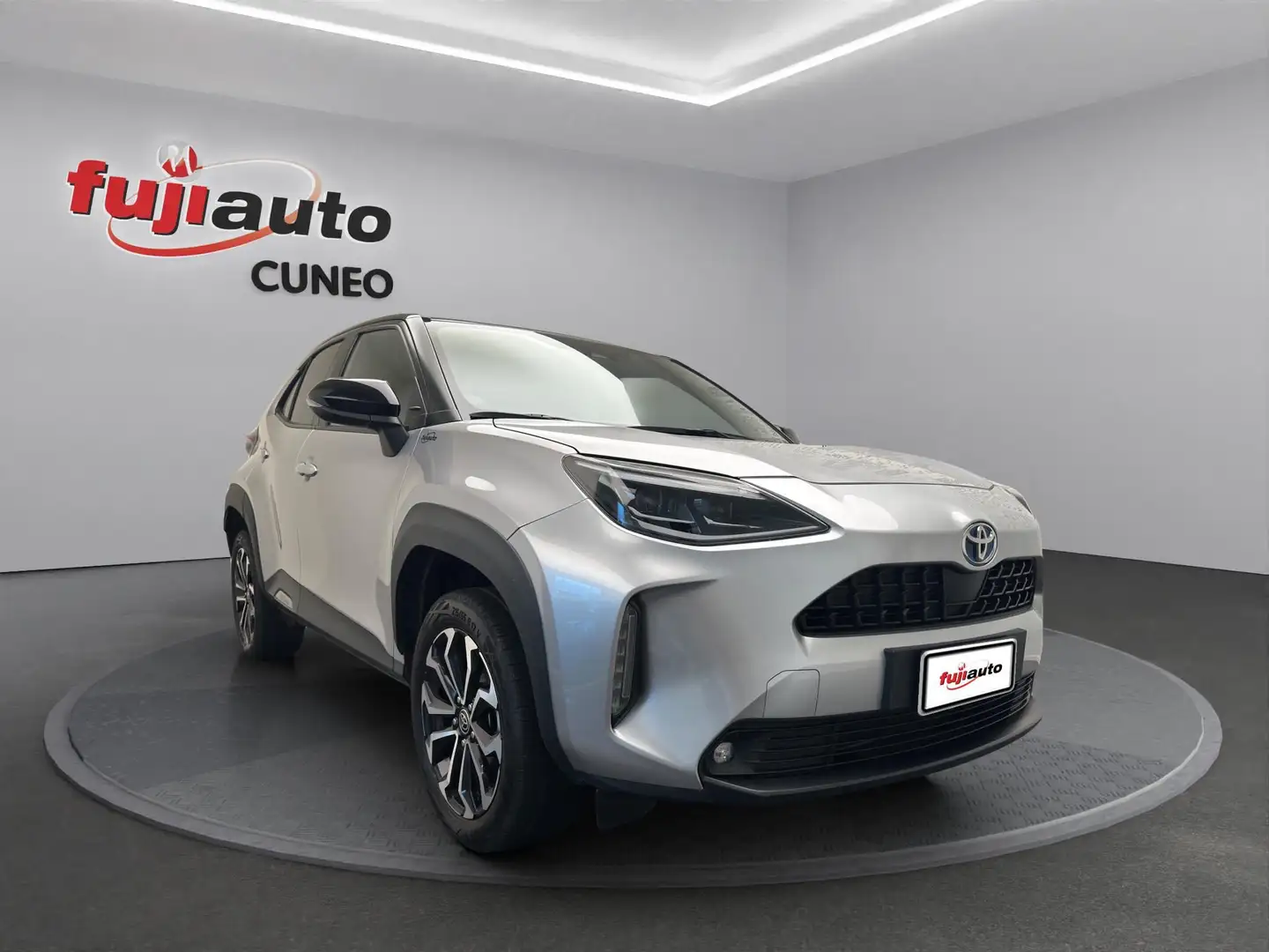 Toyota Yaris Cross Yaris Cross 1.5h Trend awd-i 116cv e-cvt 4x4 Plateado - 2