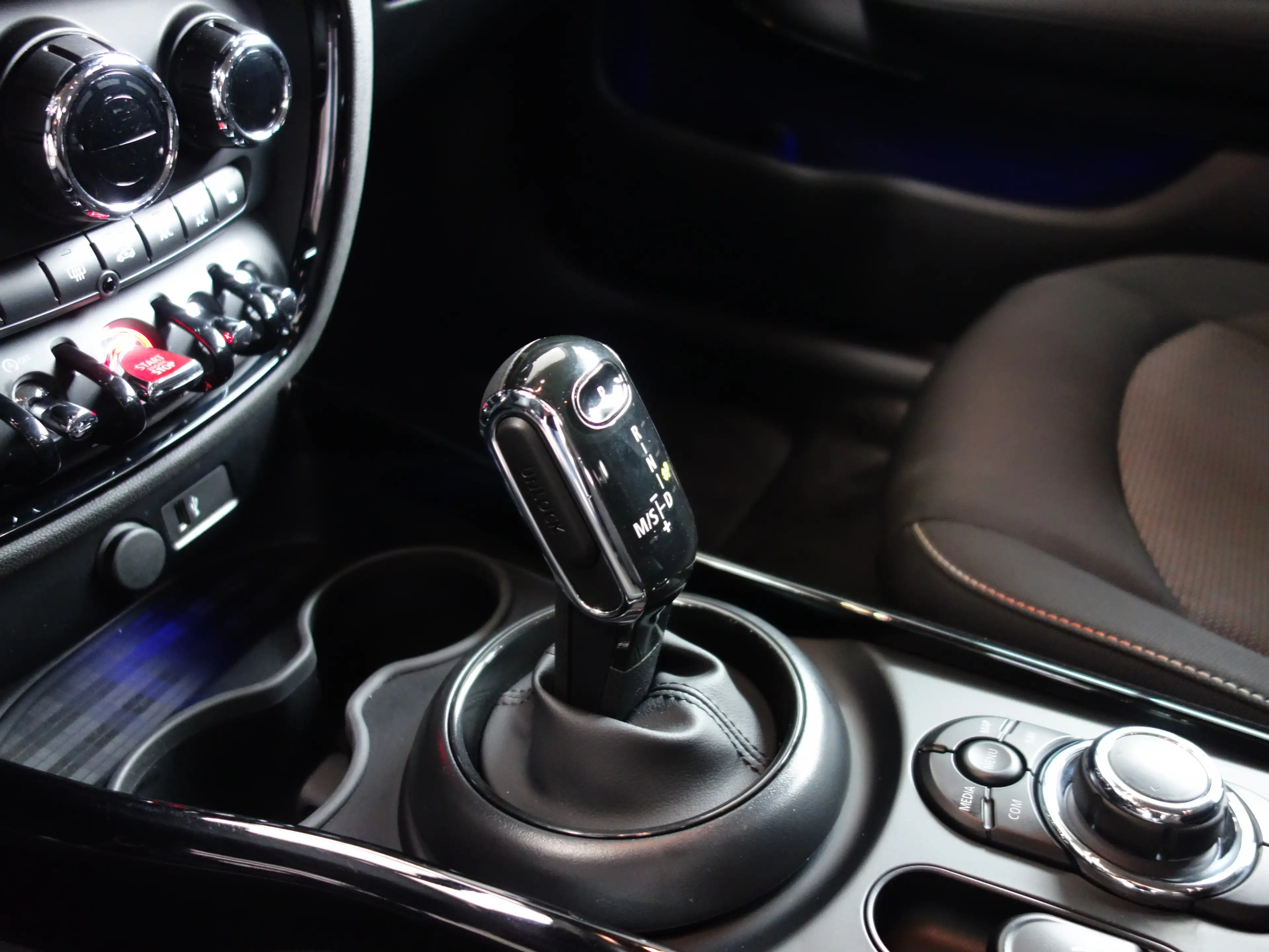 MINI Cooper Clubman Automatik Navi SHZ R-Cam LED — photo 14