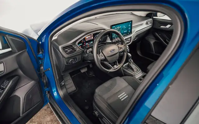 Ford Focus view 11