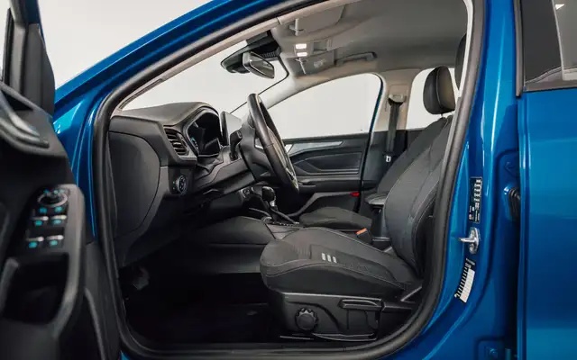 Ford Focus view 9