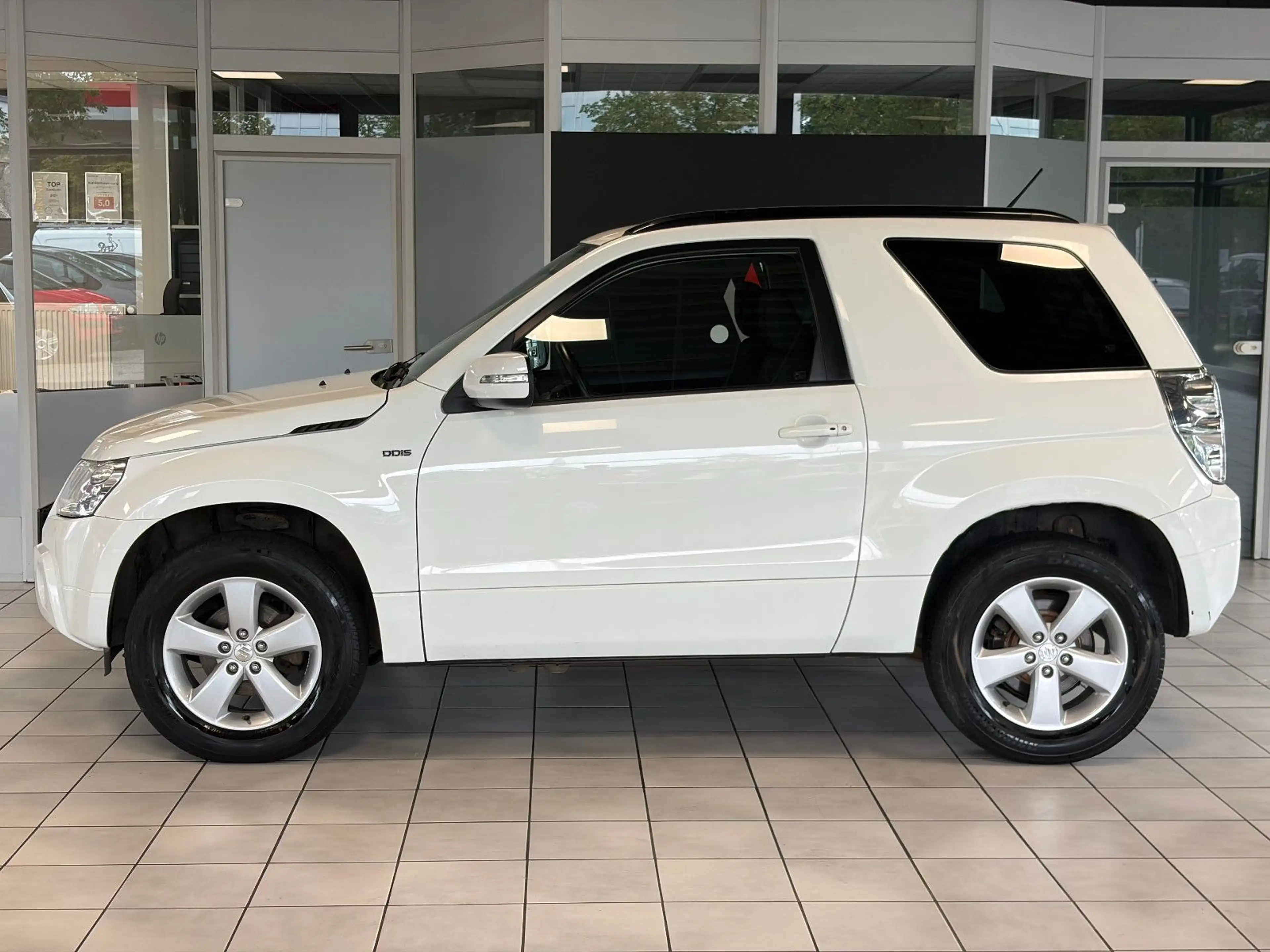 Suzuki Grand Vitara 1.9 DDIS Comfort · 4x4 · PDC — photo 7