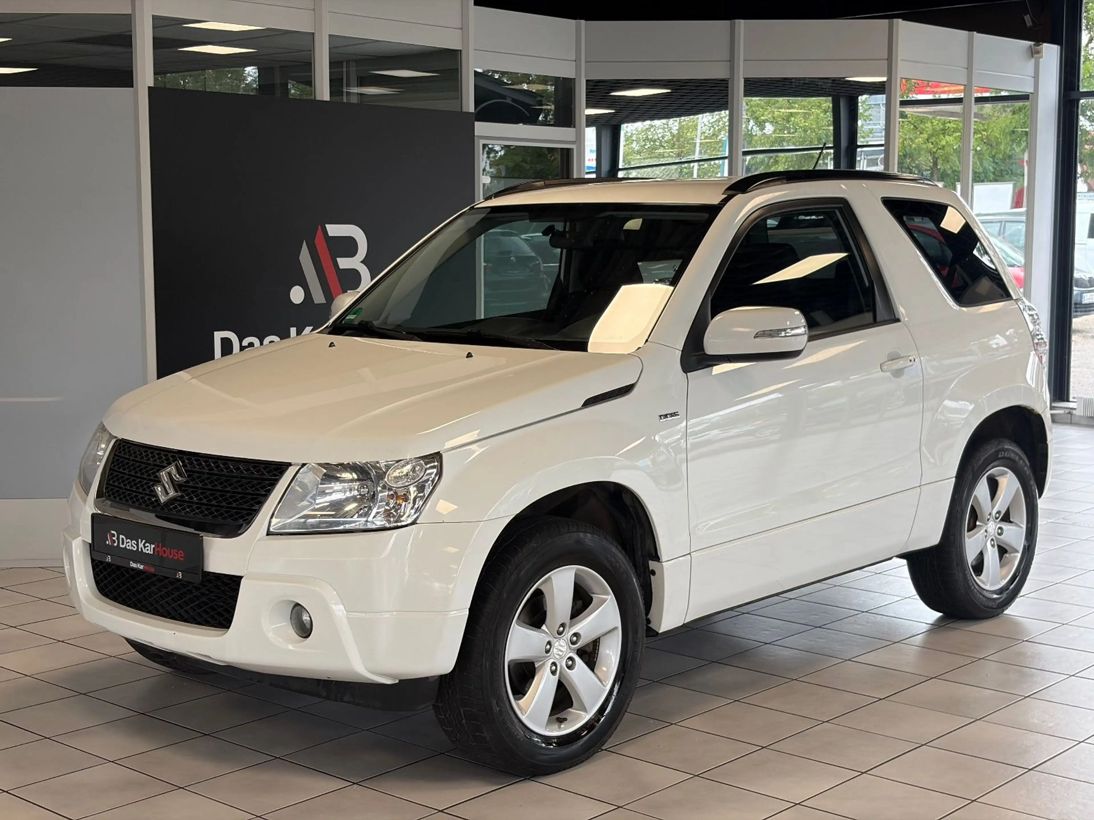 Suzuki Grand Vitara 1.9 DDIS Comfort · 4x4 · PDC — photo 8