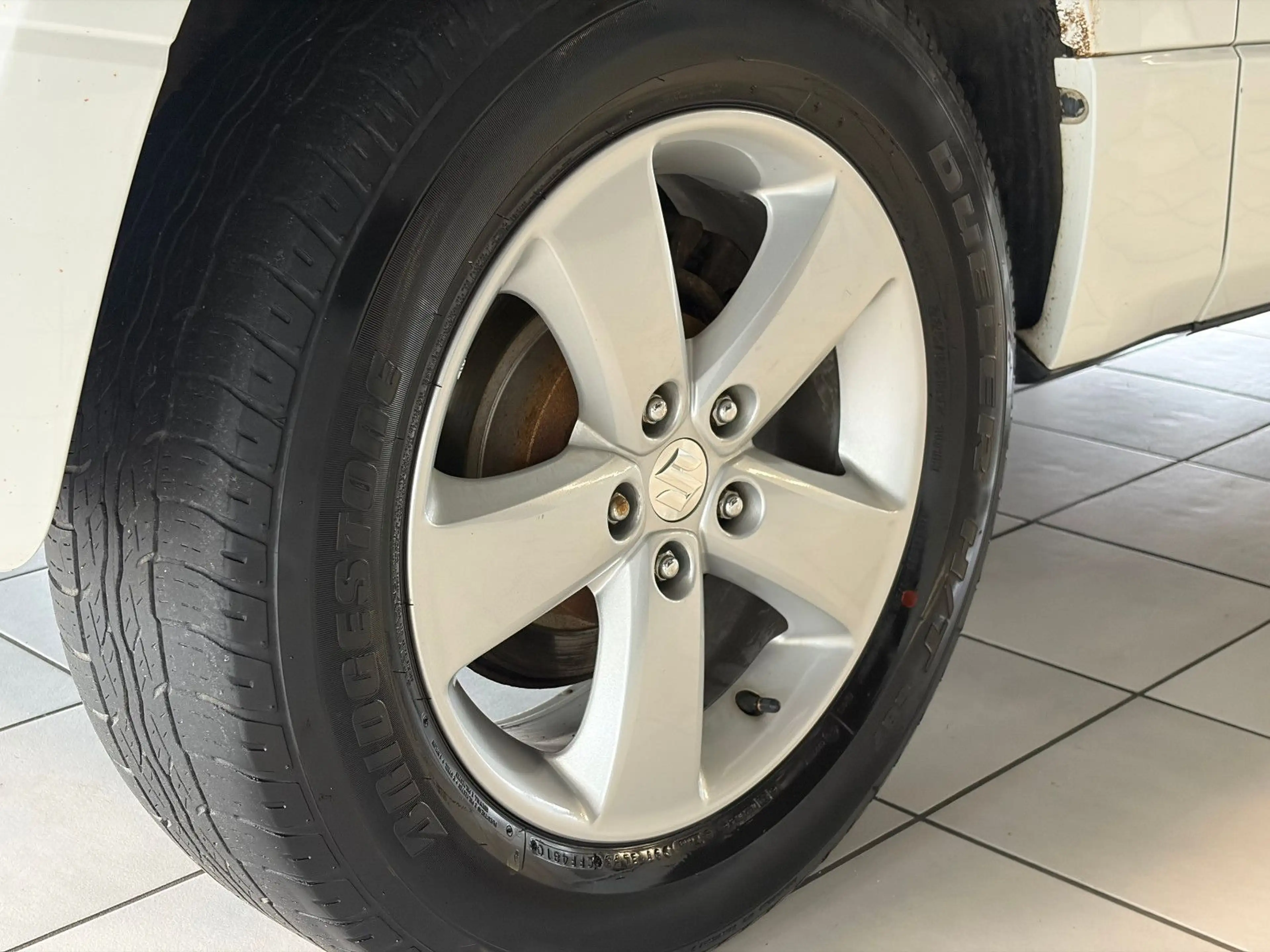 Suzuki Grand Vitara 1.9 DDIS Comfort · 4x4 · PDC — photo 12