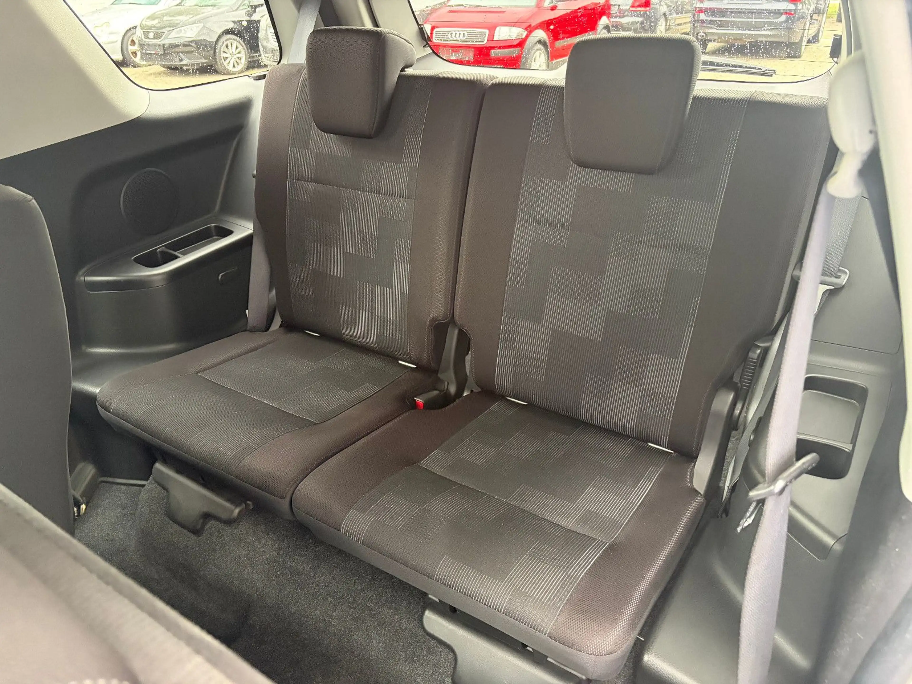 Suzuki Grand Vitara 1.9 DDIS Comfort · 4x4 · PDC — photo 15