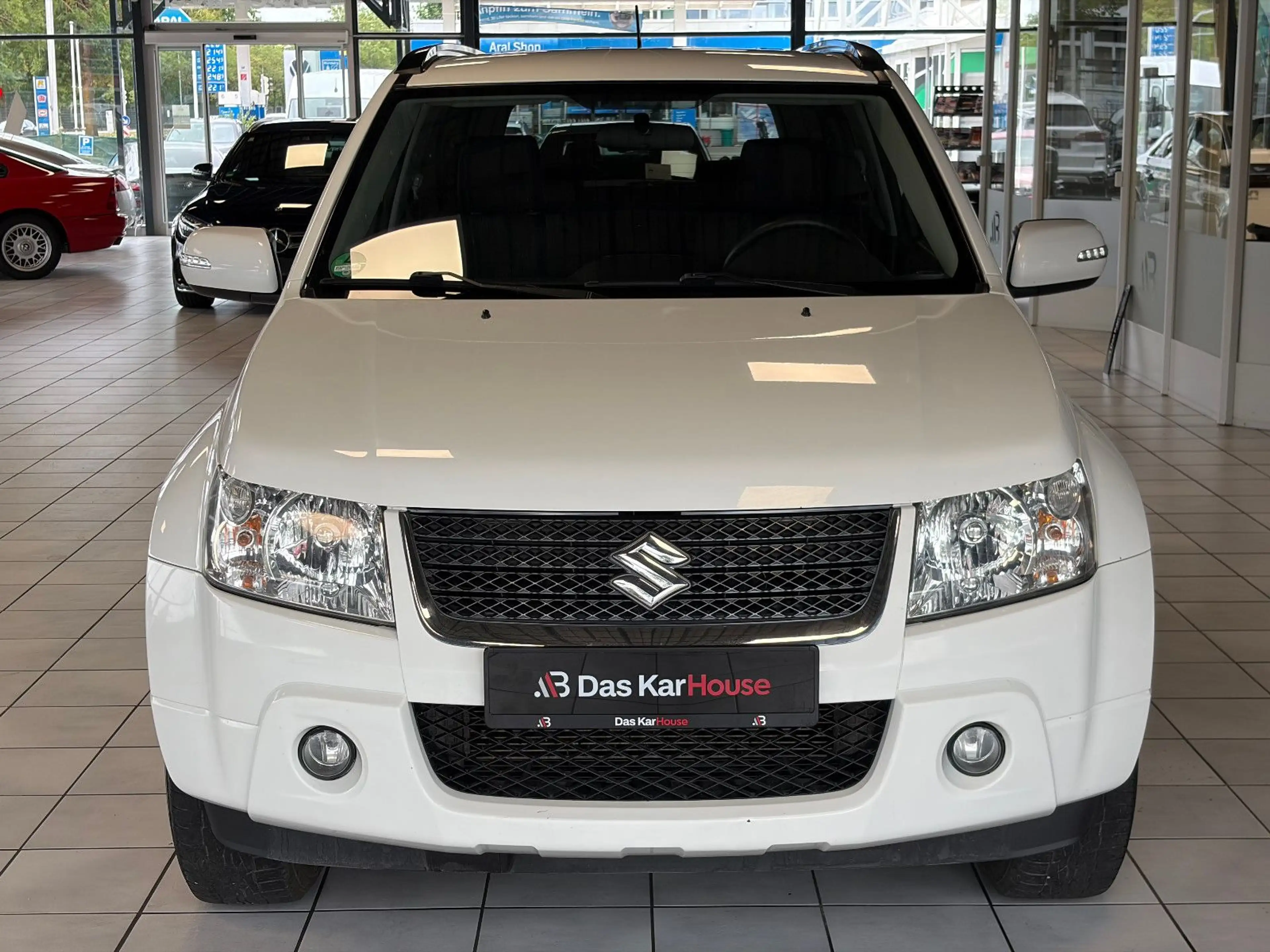 Suzuki Grand Vitara 1.9 DDIS Comfort · 4x4 · PDC — photo 9