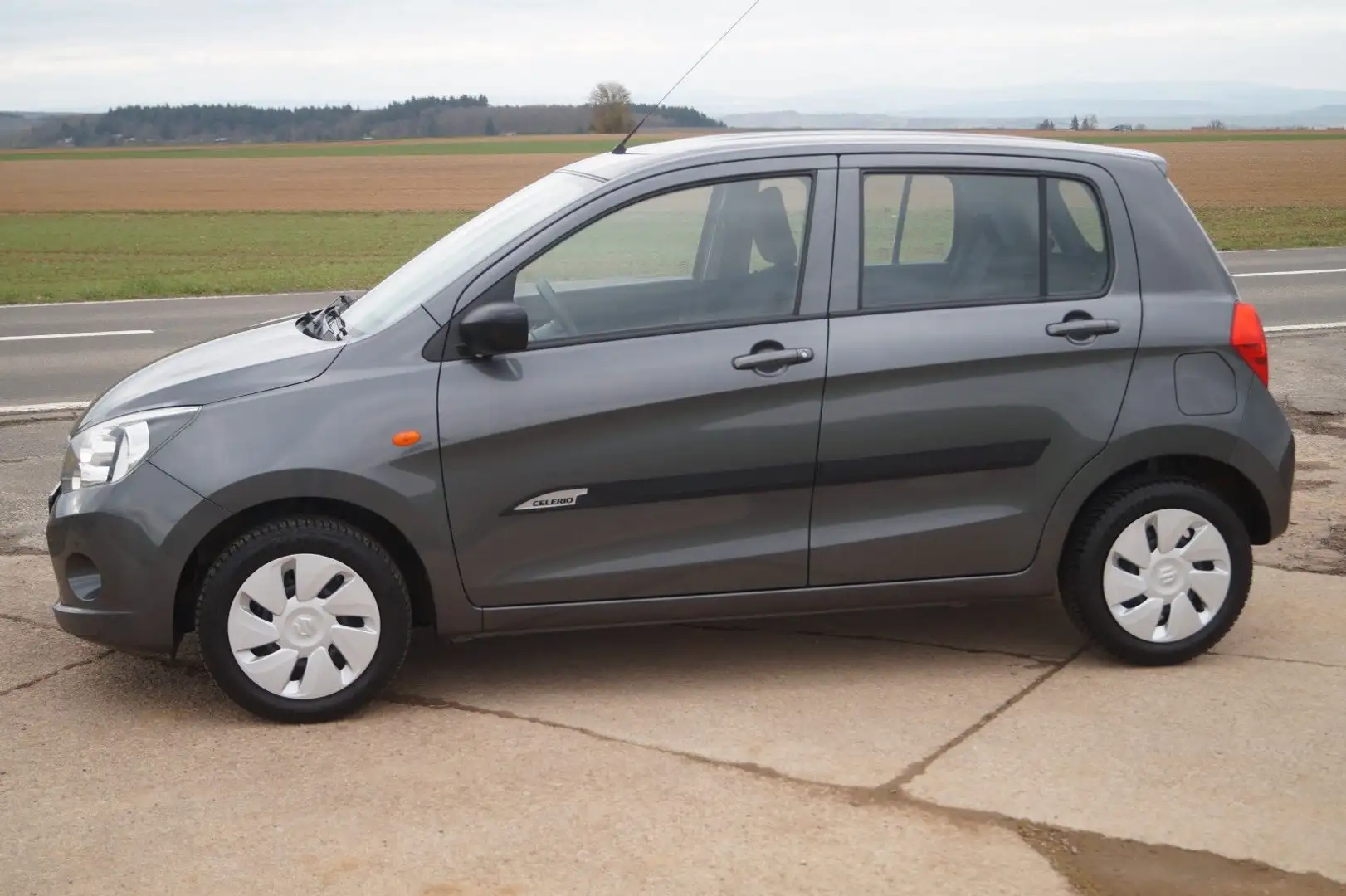 Suzuki Celerio Club +Automatik+PDC+ Gris - 2
