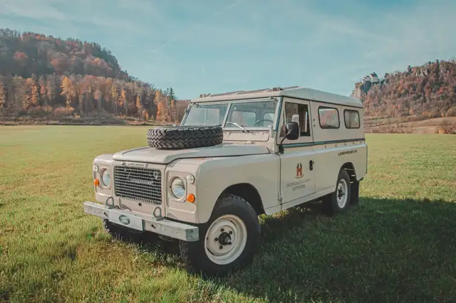 Land Rover Series 109 V8