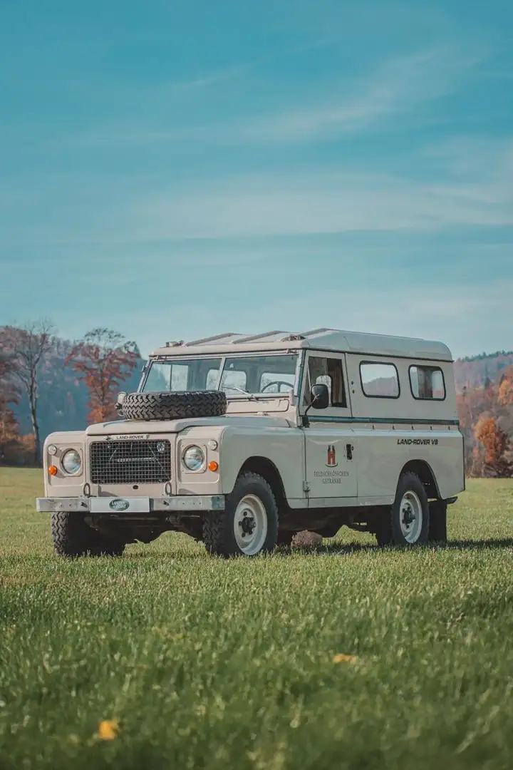Land Rover Series 109 V8 Weiß - 1