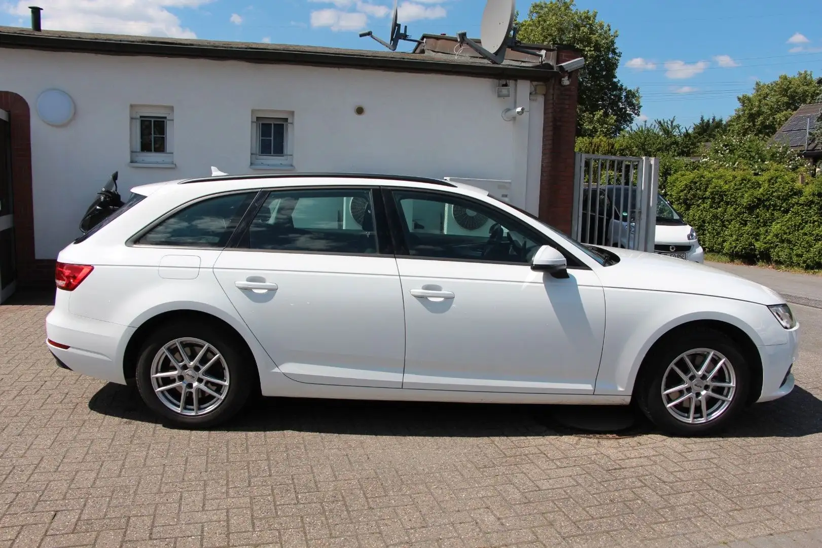 Audi A4 Avant  *XENON*NAVI*PDC* / 01413 Blanco - 2