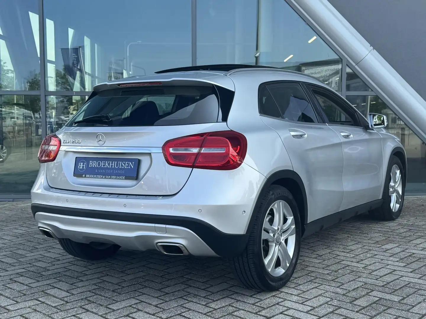 Mercedes-Benz GLA 200 Edition 1 156pk Automaat / Panoramadak / Stoelverw Szürke - 2