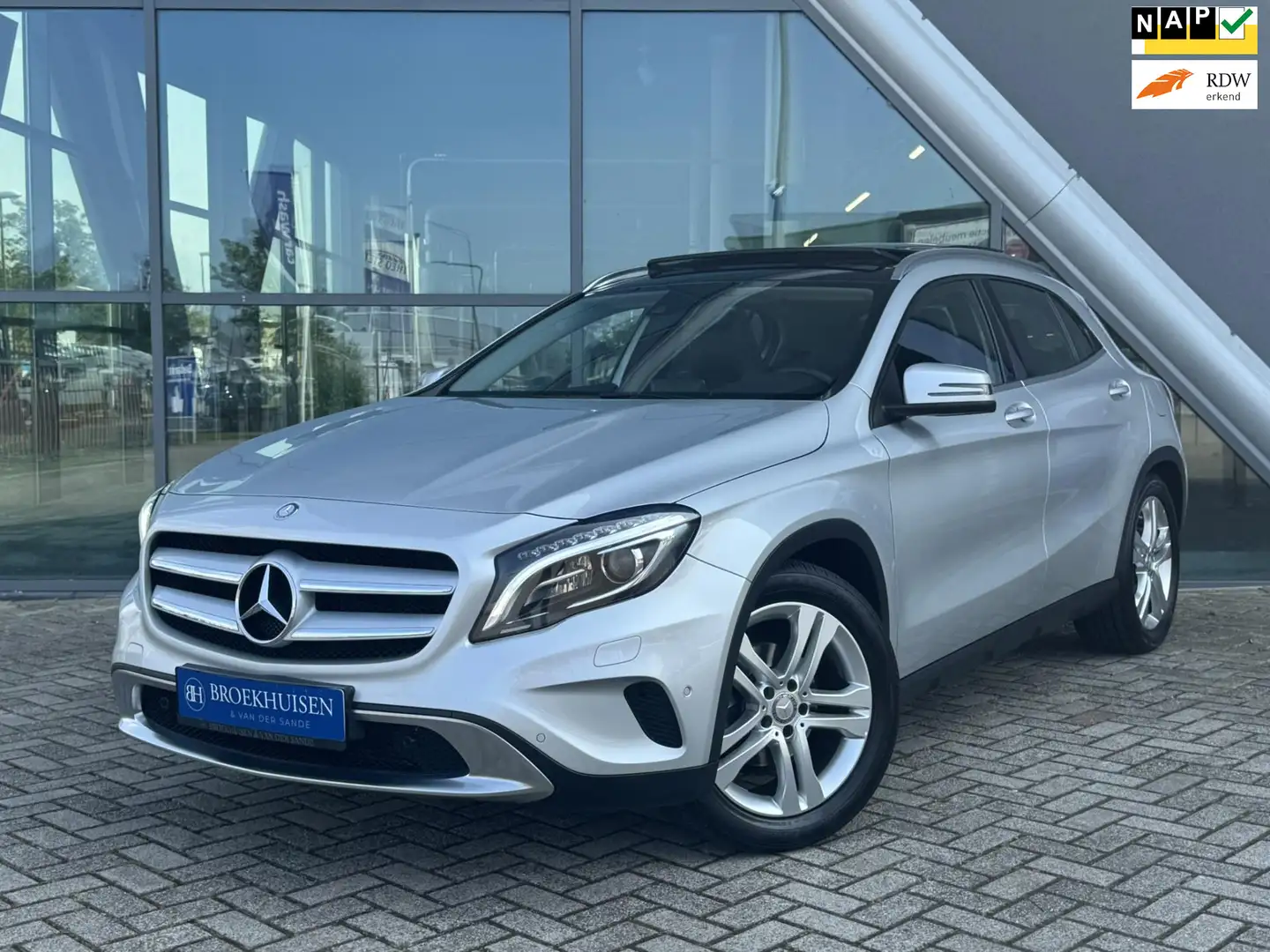 Mercedes-Benz GLA 200 Edition 1 156pk Automaat / Panoramadak / Stoelverw Szürke - 1