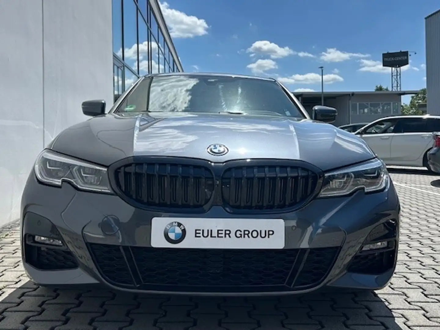 BMW 330 e Limousine M-Sport SHZ Laser HiFi DrivAss Grau - 2