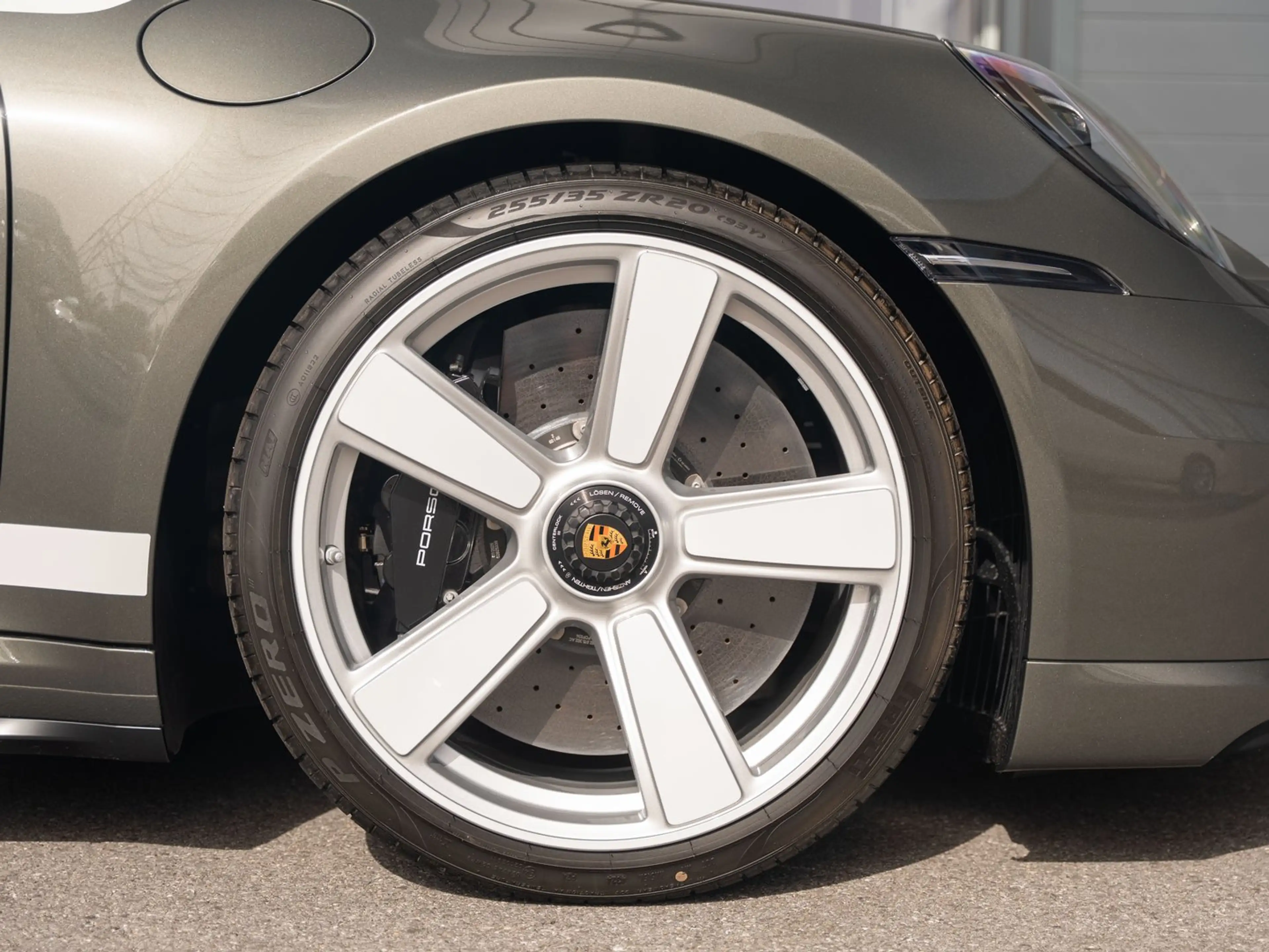 Porsche 911 Turbo 50 Jahre — photo 9