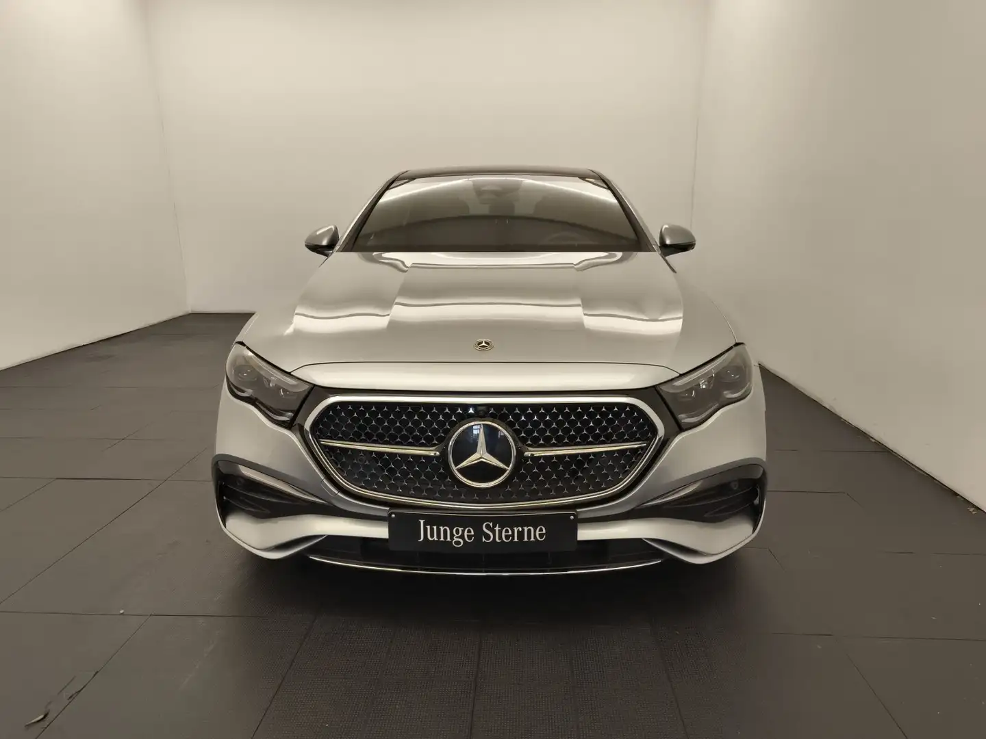 Mercedes-Benz E 200 E 200 AMG Premium+ Superscreen DigiLight AMG Line Silber - 2