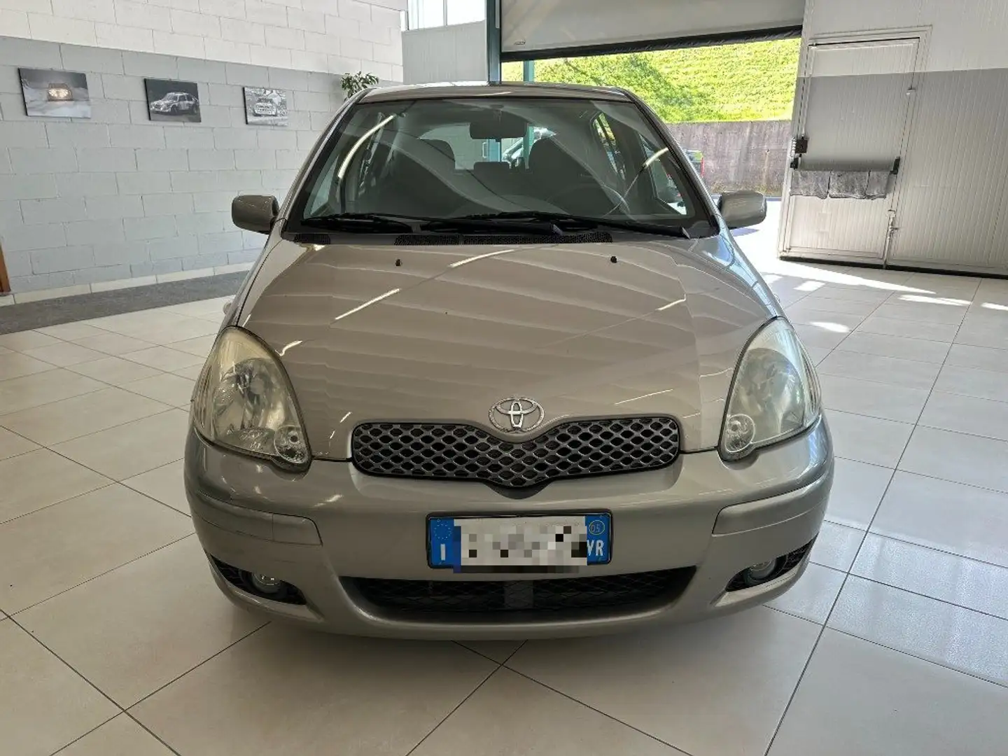 Toyota Yaris 1.0i 16V cat 5 porte Sol Argento - 2