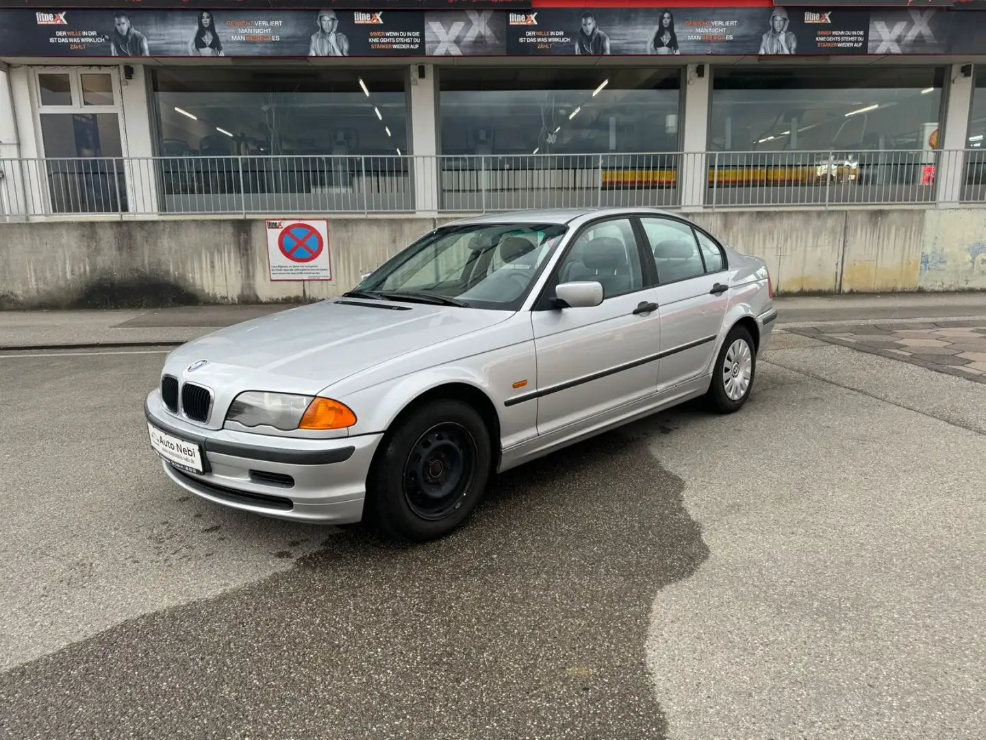 BMW 318 i*Klimaa.*CD-Spieler*Aux*Parksensor* Argintiu - 1