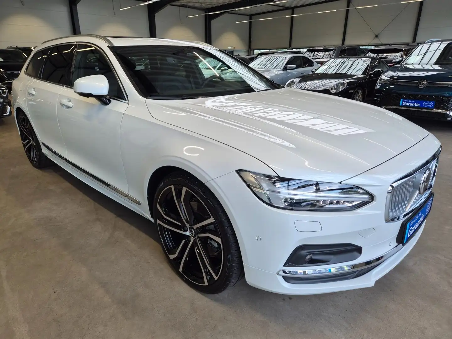 Volvo V90 2.0 d ULTIMATE BRIGHT LEDER PANO STANDHZ AHK Weiß - 2