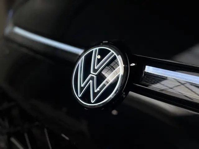 Volkswagen T-Roc view 6
