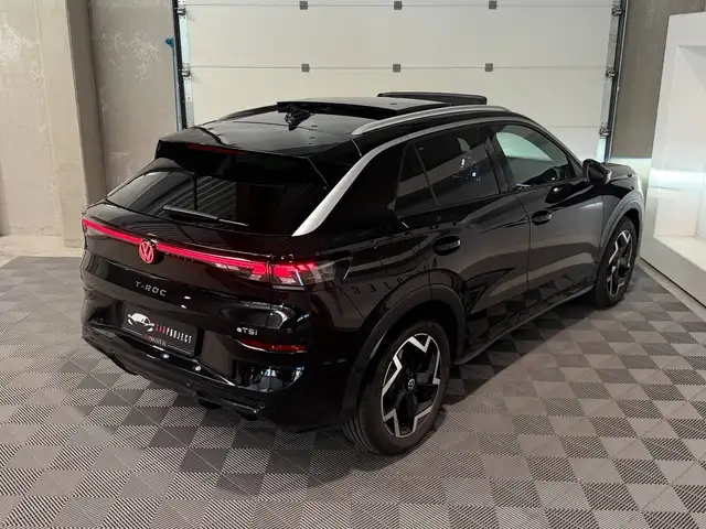 Volkswagen T-Roc view 10