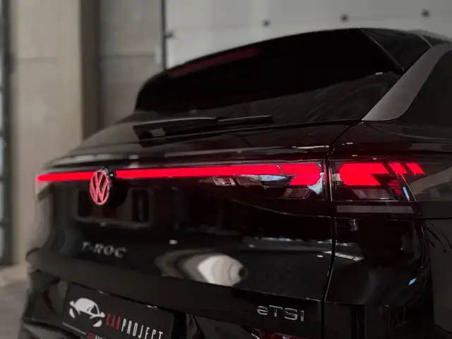 Volkswagen T-Roc view 11